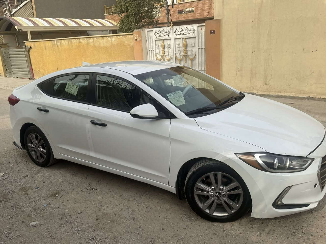 السلام عليكم 
النترا مديل مديل 2017 
أمريكي 
السياره بدون حادث. بدون تبديل 
بدون شواصي بدون لغود بدو حوض 
طابه كلين من امريكا  
السياره خير من الله 
ميكنه 2000دوش 
كيرها atبلادي 
صدر امامي خلفي 
تخم تاير. 
تتفئه 
تبريد ثلج ❄️ 
رقم أربيل. 
تحويل أو وكاله 
مكان السياره بغداد.  
السعر 115 وبيها مجال 
*********** 
شرط وين ميعجبك تفحص افحص 
صور امريكا مفرقه بلمنشور
