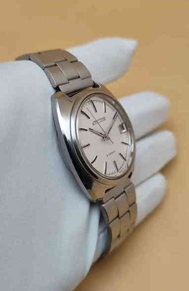 ساعة سيتزن مستعمل اصلي نظفية جدا وشرط الفحص السعر 120$ تحتوي 21 جوهرة المهتم يتواصل خاص او واتساب *********** ويتوفر توصيل كل العراق بغداد
