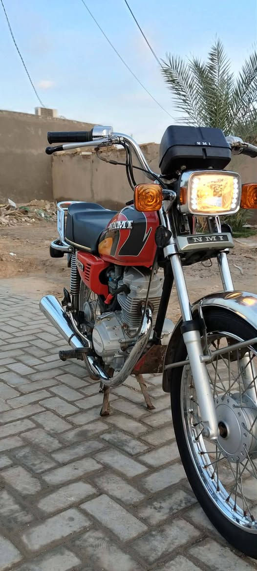 سلام عليكم شلونك حبايب عندي دراجه للبيع رقم وسنويه
ارشه غراض نامه والسعر خاص اتصلو علا هاذا الرقم 
***********
