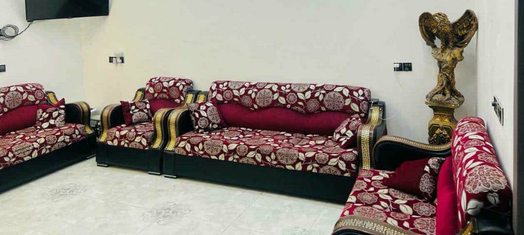 السلام عليكم 
توجد اغراض مستعمله للبيع تفاصيلها أدناه 
تخم قنفات تركي نظيف بسعر ٤٠٠ ألف .
قطعه حفر تركي نظيفه جدا بسعر ١٥٠ 
كاونتر نظيف بسعر ٢٠٠ ألف وبي مجال 
طباخ حجم وسط نظيف جدا بسعر ٢٠٠ 
معرض نظيف بسعر ٣٠٠ وبي مجال


**إذا كنت صاحب هذا الإعلان وتريد حذفه لأي سبب، رجاءا أرسل رسالة إلى الدعم الفني**