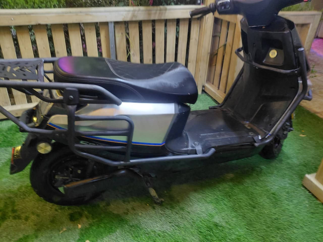 دراجة شحن صيني مدرعة 
6 بطاريات

سرعة 80

تشغيل عن بعد 

750 وبيها مجال


**إذا كنت صاحب هذا الإعلان وتريد حذفه لأي سبب، رجاءا أرسل رسالة إلى الدعم الفني**