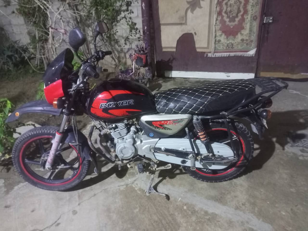 السلام عليكم دراجه بوكسر موديل 18 محدث 23 بدون اوراق مكينه مجفته فقط بيها فيلس السعر 500 وبيها مجال المكان بعقوبة زهره لاستفسار ***********/***********
