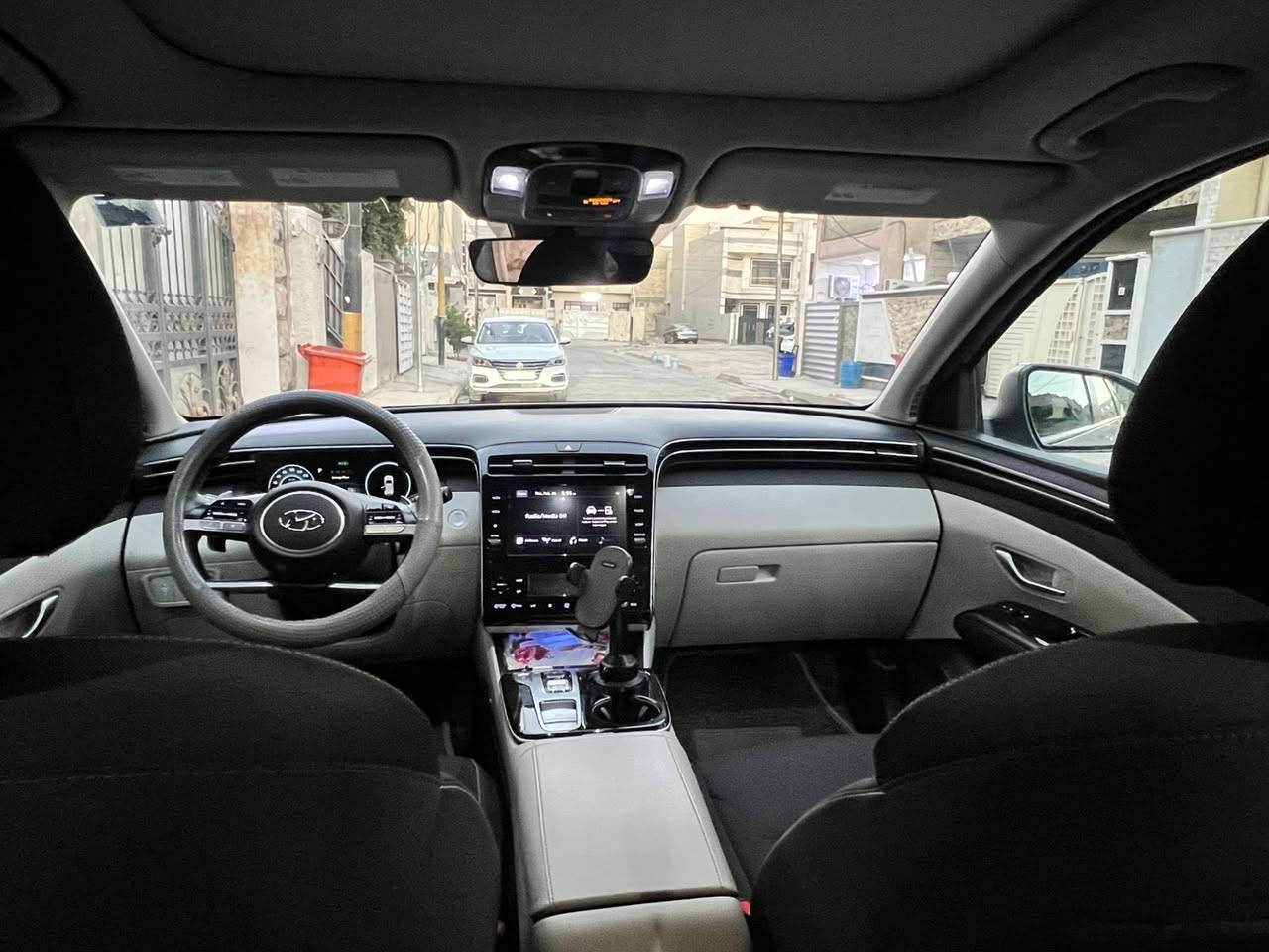 توسان 2022 أمريكي
محرك 1600 توربو هايبرد 
كشنات تدفئة 
شاشة دجتل 
صندوق كهرباء 
كراسي كهرباء 
كاميرا خلفيه 
ويل 19 
سيارة ناعمه وحلوه واقتصادية 
حادث فقط مبدل صندوق باقي كله كفاله لغود شواصي كله كفاله ماشية 50 الف كيلو وليس ميل 

باسمي تحويل ثاني يوم 
*********** 
السيدية
