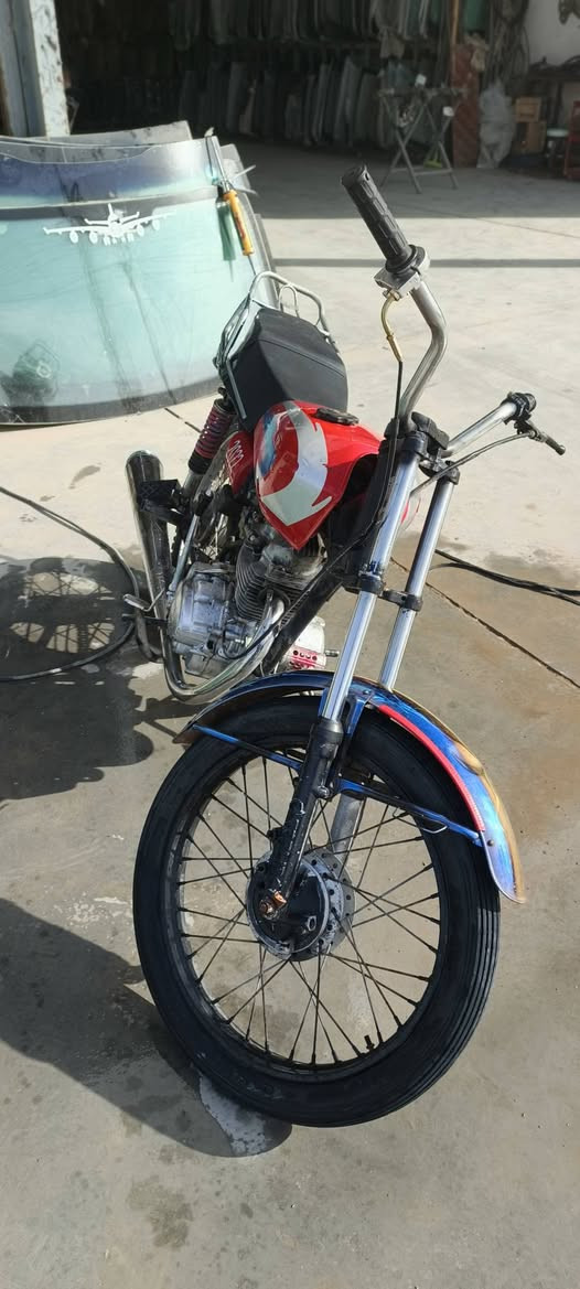 دراجه نامه اربعه قير للبيع كلك عنوان ديالى بعقوبه بهرز 
سعر 290 وبيها مجال والشراي بخير ويتدل اتصل على هذا الرقم
***********
