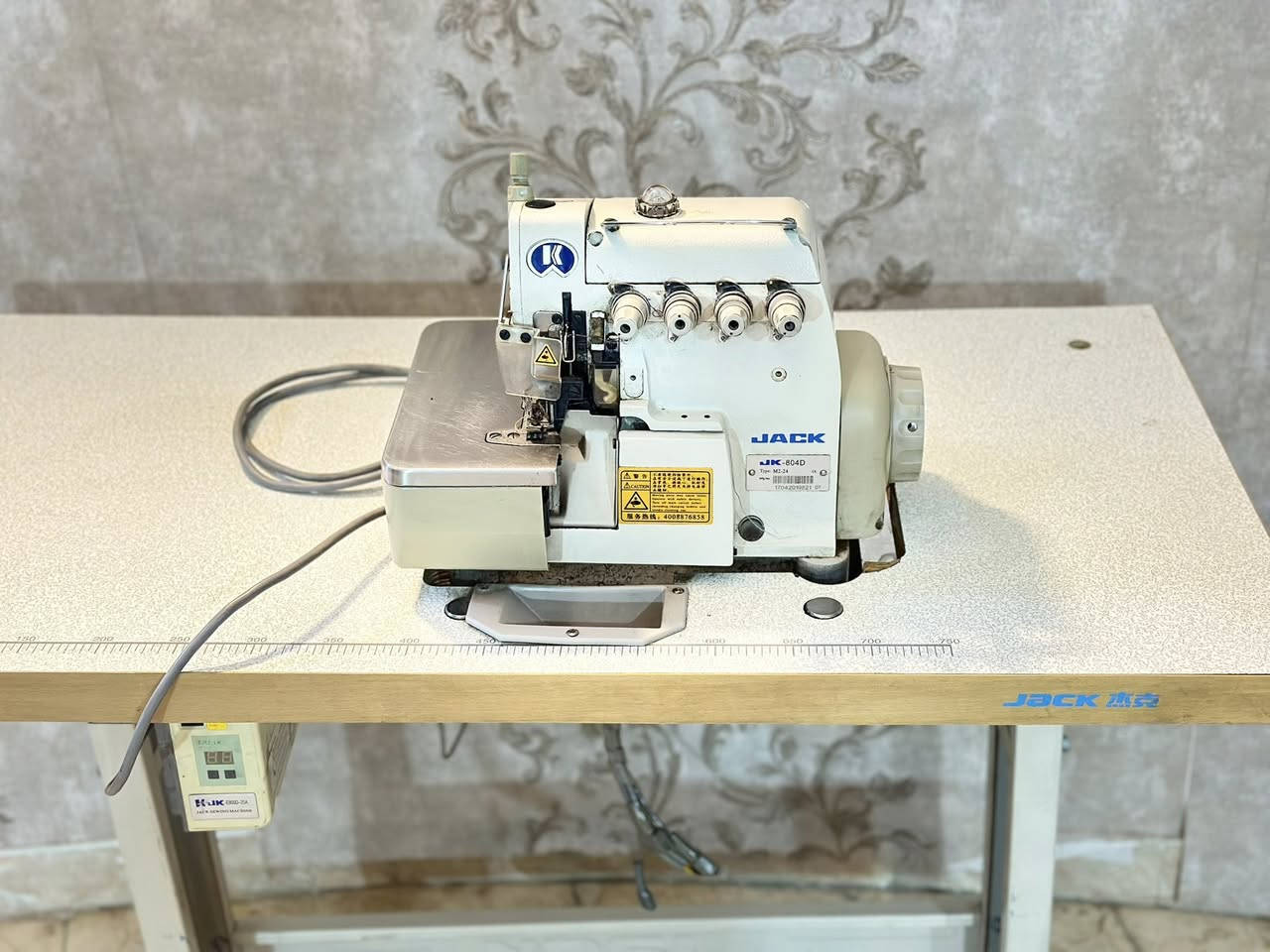 السلام عليكم 
مكائن خياطة مستعملات  شغالات ونظيفات بصورة عامة مال ورشة خياطة سابقاً وما اشتغلن من فترة جانن مخزونات والاسعار مناسبة المكائن المتوفرات : 
1. مكينة اوفر صناعية جاك عدد واحد 325
2. مكينة اوفر صناعية جاك اللون ازرق عدد واحد 325
3. مكائن خياطة صناعية ماگي عدد ٣ الوحدة 275
4. مكينة كبس دكم صناعية درجة اولى 425
5. ومتوفر ايضاً قماشات رجالية وعسكري و خيوط لون نيلي جويتي وبرتقالي وجوزي وبنفسجي كميات جبيرة 

العنوان بغداد حي الخضراء العامرية والاسعار بيهن مجال بسيط وتتدللون بالخدمة 
التواصل على الواتس اب او على الخاص : ***********
