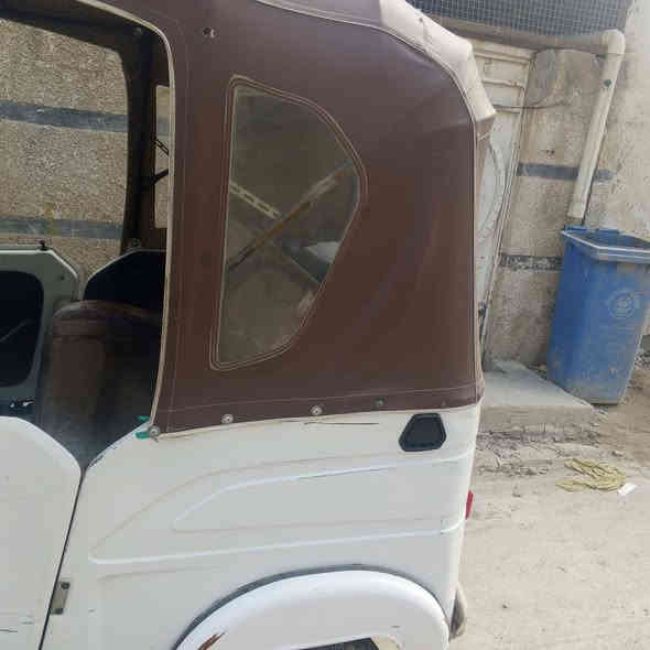 سلام عليكم شباب تكتك موديل 22 وجبه اولئ تسجلت من رقمتها 21 شهر 12 باسمي كشر كفاله من صبغ ومعجون عده طخه زغيره بل لغد بصوره شخط فقط ودوسه اماميه شويه بيها تعمير نكد خياس وسويته كلش بصيط مكينه مره وحده مفتوحه بوشه وبستم فقط تحويل ثاني يوم تكتك بوجهك لشارع كهربائيات كله شغاله سعرها 7100 بيها مجال مكاني بغداد سبع قصور وعندي سيبايه مالتها موجوده ***********
