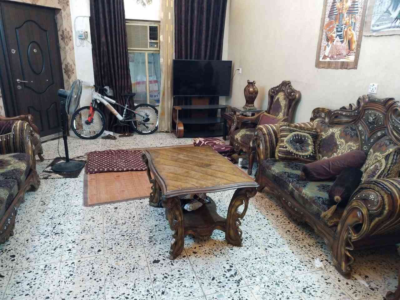 طخم انتيكة بحالة جيده 6مقاعدللاستفساؤ الاتصال *********** وبس مجال للطيبين للمكان دخول سيطرة حي الحسين ظهر جامع المدينة المنورة بغداد, العراق
