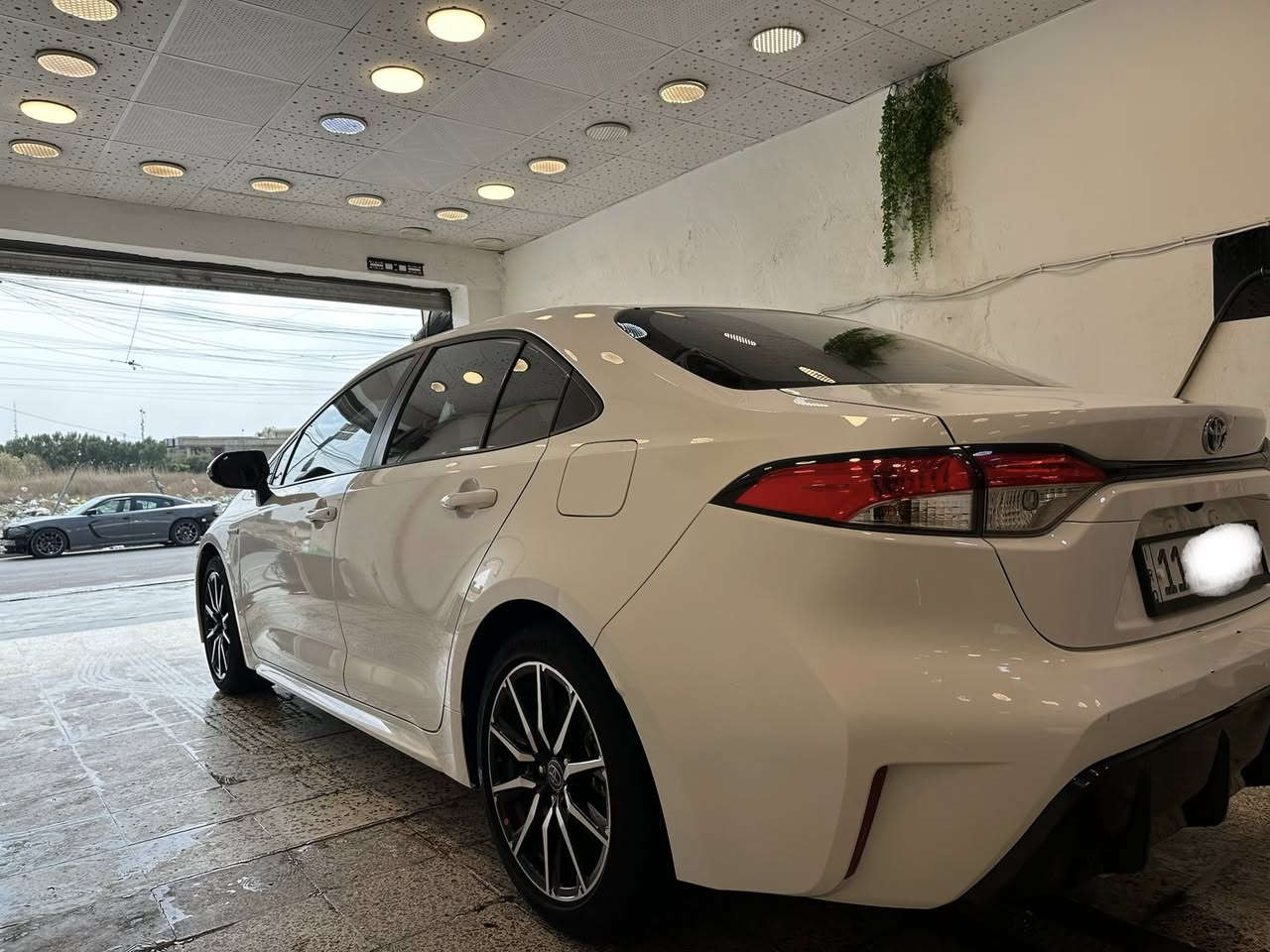 كورلا هايبرد 2023 s 
محرك 1.8 هايبرد 
رقم بغداد
سنوية بإسمي 
لايتات زينون
رادار أمامي
أشاير بالمري
فتحة سقف سلايد روف
تحكم ستيرن جهتين
كاميرا خلفية
شاشة أبل كار بلي
تبريد قطعتين
بصمة تشغيل
بصمة عدد 2
صندوق بصمة
سايد بريك بصمة
ماشية 44 الف 
أوتو هولد
ثلاث أنظمة قيادة
مكفولة من الضرر والصبغ بيها بارد شبر بسيط جداً 
***********
مكان السياره بغداد
