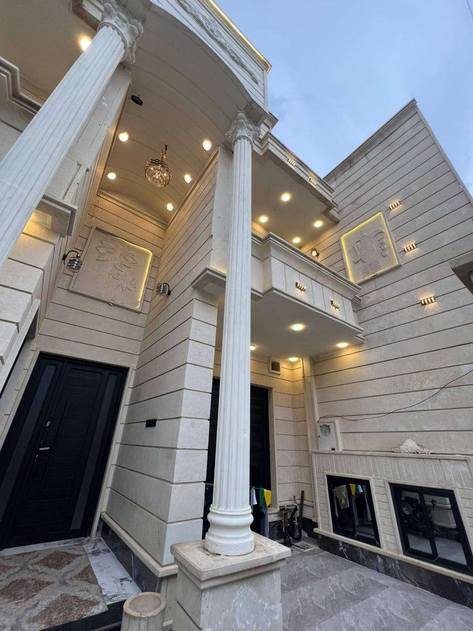 ( دار للبيع حي الملايين أولى)                               🔰#إعلان_عروضات🔰    ⚜#_شركة_إمارة_الخليج_لتجارة_العقار_ومقاولات⚜  ⬅️دار للبيع / بناء 2025 فول فول/بناء ملكي درجة اولى
🌏موقع الدار / حي الملايين أولى /شارع عرض 14.م
⏺️مساحة دار// .204م/ واجه10.م/
📃صنف العقار : سند زراعي بستان نموذج (25)
📋مستلم كارت بلديه تحويل إلى سكني 
⬅️ خدمات كامل / ماء + كهرباء + تبليط عرض شارع 14.م

⬅️الطابق الأول : غرفتين نوم + هول + استقبال + مطبخ + صحيات + مناور واسعه + كراج سيارا
 + حمام تواليت خارجي
⬅️الطابق الثاني : 4 غرف نوم واسعات + هول واسع +صحيات+ بلكونات + بيتونه كبيرا 
⬅️علق ب تم ليصلك السعر ع الخاص او اي استفسار آخر

مستعدون لأنجاز المعاملات في التسجيل العقاري ( تحويل / اقرار تمليك ) بأكفأ المحاميين ]⚖️⚖️

للاستفسار مراجعه المكتب :: او الاتصال برقم المكتب 
⬅️ا /📞//***********
⬅️عبدالرزاق الجواري
/📞/*********** /***********

🌍موقع المكتب : حي الصديق سايدين مرطبات البحرين 
قرب إفران زينب                   
   نستقبل عروضاتكم طلباتكم العقاريه                                 من دور / وأرضي                              زراعي / تجاري /سكن
