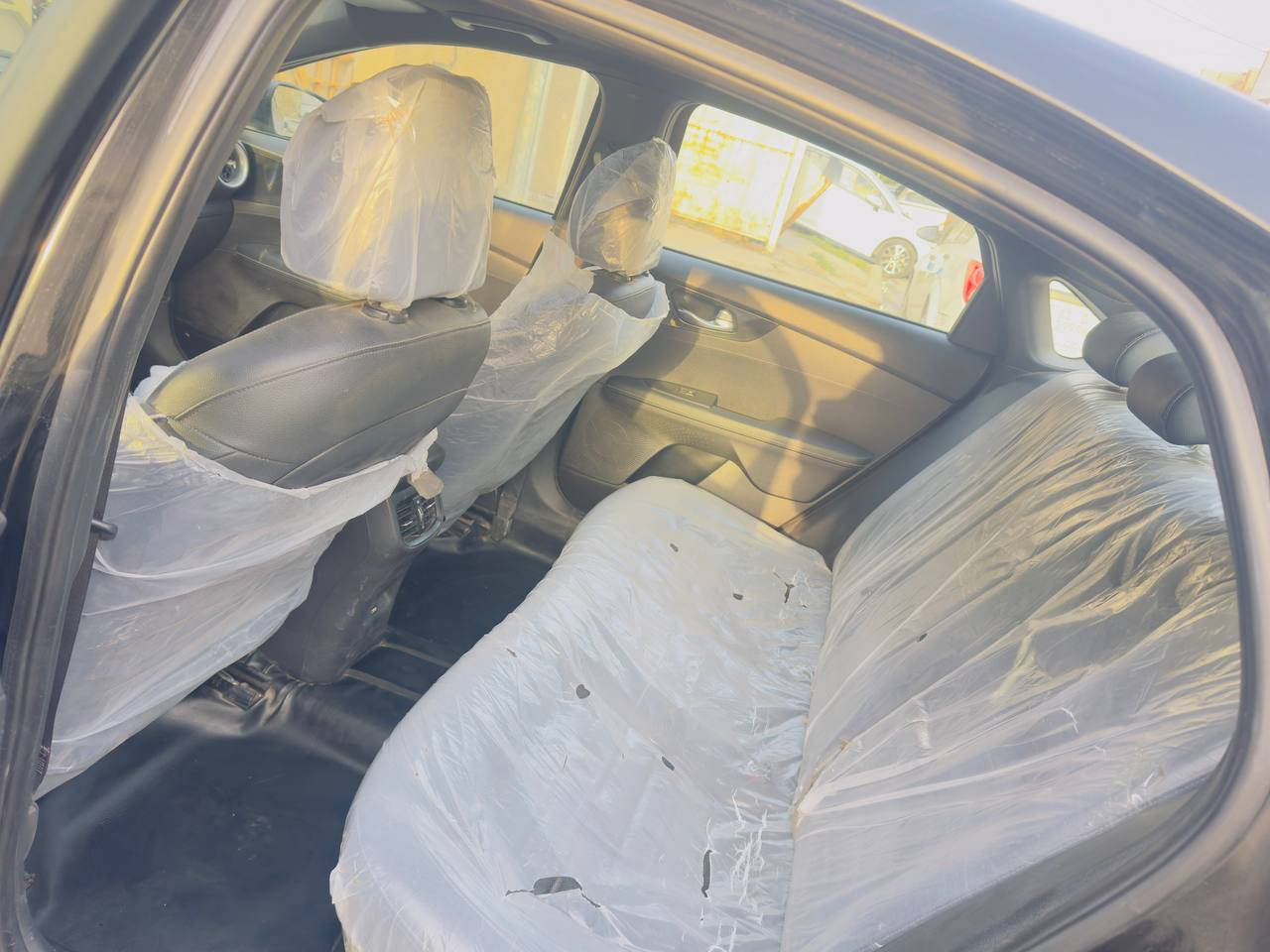 السلام عليكم
فورتي جيتي لاين فول مواصفات 
مديل 2023
حادثها جاملغ أمامي وبابين مبدلات اصليات فقط الجاملغ تجاري 
فتحت سقف
تشغيل عن بعد 
كشنات جلد مختم جيتي لاين تدفئة وتبريد 
ماشية ٣٩ الف 
3 انضمة قيادة
شحن لاسلكي 
دركة جيتي لاين D
سستم صوت شركة هارلم بلادي 
تبريد قطعتين مناخ منفصل
مكينة 2000دوش المرغوب  
اوتو هولد 
هند بربك بصمة
رادار امامي خلفي 
رادار جانبي 
توقف ذاتي 
السعر 165 وبيها مجال  
تفاصيل اكثر اتصل رقم الهاتف
‏ ***********
