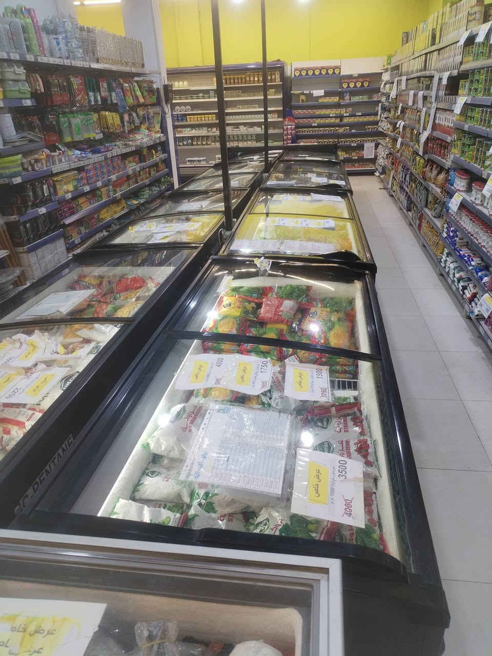 غراض اسواق للبيع كلهن تركي ثقيل 
-رفوف جانبيه ارتفاع مترين وربع عمق ٤٠ متوفر لون ابيض + اسود 
-رف وسطي ارتفاع ١٨٥ عمق ٤٠ من كل جهه
-رف خزن نوع ثقيل القياس الأول ارتفاع ١٨٥ وعمق ٥٠ والقياس الثاني ارتفاع ٢٢٥ وعمق ٥٠
-سلات ارضيه مربعه قياس ٨٥×٦٠
-عرباة تسوق حجم كبير + وسط
-سلات يدويه
-عارضات سكائر حجم كبير 
-ميز كاشير كهربائي ابو القايش طول ٢١٠ + ميز كاشير بدون قايش
-عارضات طرحيه نوع تركي يكور الاصلي طول ٢١٠ + طول١٨٥
-براد مفتوح طول ١١ متر كمبريسر خارجي نوع ألماني ptzer
-سبالت كنتوري + سقفي + جداري توسوت و ميديا 
-فان هواء ( بلور)
- مفرغات صناعيه حجم كبير 
 كونفيره حجم كبير دكت
-كامرات هكفجن
-مولد بيركنز ٨٠ كيفي كاتم 
جميع الاغراض درجه اولى واستخدام قليل
للاستفسار الاتصال على الارقام
***********
***********
