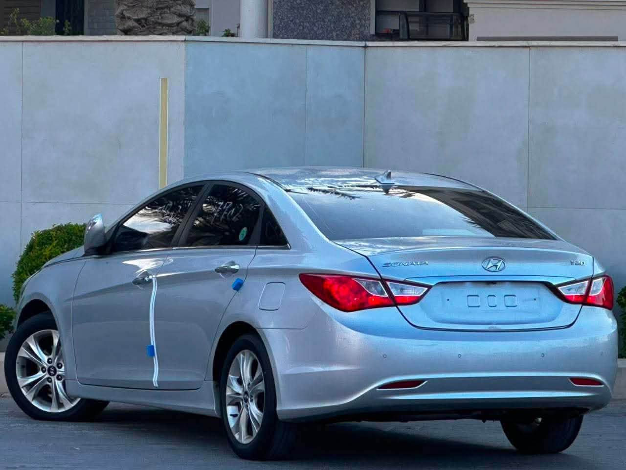 🚘 HYUNDAI SONATA — هونداي سوناتا 2012
درجة أولى أصلية 🔥
اللهم بارك لا قوة إلا بالله 🤍

━━━━━━━━━━━━━━━━━━

⭐️ النوع: هونداي
⭐️ الفئة: سوناتا
⭐️ الموديل: 2012
⭐️ اللون: رصاصي 🥇
⭐️ المحرك: 2.0 الدار ✅
⭐️ المسافة: 152 ألف كم
⭐️ القير: أوتوماتيك ✅
⭐️ الوقود: بنزين ⛽️
⭐️ طريقة الدفع: كاش 💰
⭐️ الطلاء: لا يوجد ☑️
⭐️ الحالة: ممتازة — درجة أولى عيب لا ✅

━━━━━━━━━━━━━━━━━━

🌟 المواصفات والمزايا:
بصمة تشغيل ✅
بصمة في الأبواب ✅
شاشة عرض ✅
كاميرا خلفية ✅
تبريد وتسخين في الكراسي ✅
كرسي كهربائي ✅
صالون جلد أكحل لامع ✅
ديسكو 17 ✅
سيرية إطارات جديدة ✅
مقابض كروم ✅
تدفئة في المقاعد الأمامية والخلفية والمقود ✅
ذاكرة تخزين في المقاعد الأمامية ✅
نظام اقتصاد الوقود ECO ✅
مرايات كهربائية + فليتشة في المرايات ✅

━━━━━━━━━━━━━━━━━━

✅ محرك وكمبيو: 10/10
✅ الكربون: موجود وبالكشف 🔥
✅ خالية من: القص والقشرة والتشطيب
✅ العيوب: لا يوجد بإذن الله 💯

━━━━━━━━━━━━━━━━━━

📞 للاستفسار: 0914935395

━━━━━━━━━━━━━━━━━━

الصفحة غير مسؤولة عن أي اتفاق أو ضمان أو التزامات بين الطرفين، ودورها يقتصر على نشر الإعلانات فقط.
نسأل الله التوفيق للجميع في البيع والشراء.


**إذا كنت صاحب هذا الإعلان وتريد حذفه لأي سبب، رجاءا أرسل رسالة إلى الدعم الفني**