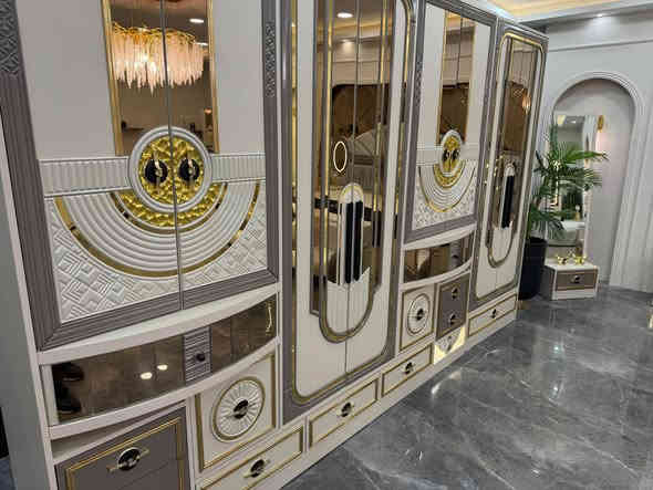 ✨ موديل موناكو – 11 قطعة ✨
💰 السعر: 2,900,000 (مليونين900 ألف)
📏 القياسات:
الكنتور: عرض 270 سم × ارتفاع 230 سم
الملحق: 90 سم
الكنتور مع الملحق: 360 سم
السرير مع الكومديات: 310 سم
🛠️ المواصفات:
ضهر بلوك 🧱
برغي وچوي حديد 🔩
صبغ حراري 🩸
صناعة تركية درجة أولى 🇹🇷
خشب MDF ضد الرطوبة 💧
ضمان 5 سنوات 📝
خدمت التوصيل ولشد مجانا داخل الموصل🚛🛠️
✔️ مطابقة للصورة 100% – أي اختلاف نتحمل المسؤولية
📞 للحجز والاستفسار: ‭0770 890 0536‬//***********

‭
