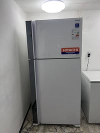 ثلاجه HITACHIh جديده كسر جديد بعدها بل ضمان وكلشي ممبدل بيها جديده نسب...