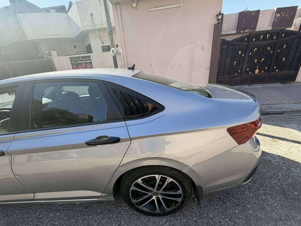 السلام عليكم
 جيتا 22 رقم اربيل سنويه ورقم جديد ماشية ٨٠ الف  محرك 1.5 توربو رادار امامي نظام ايكو فئهS 
ضررها بسيط شبر بونيد وجامرلغ تعديل بدونً معجون
السعر 150 بيها مجال 
***********
كركوك
