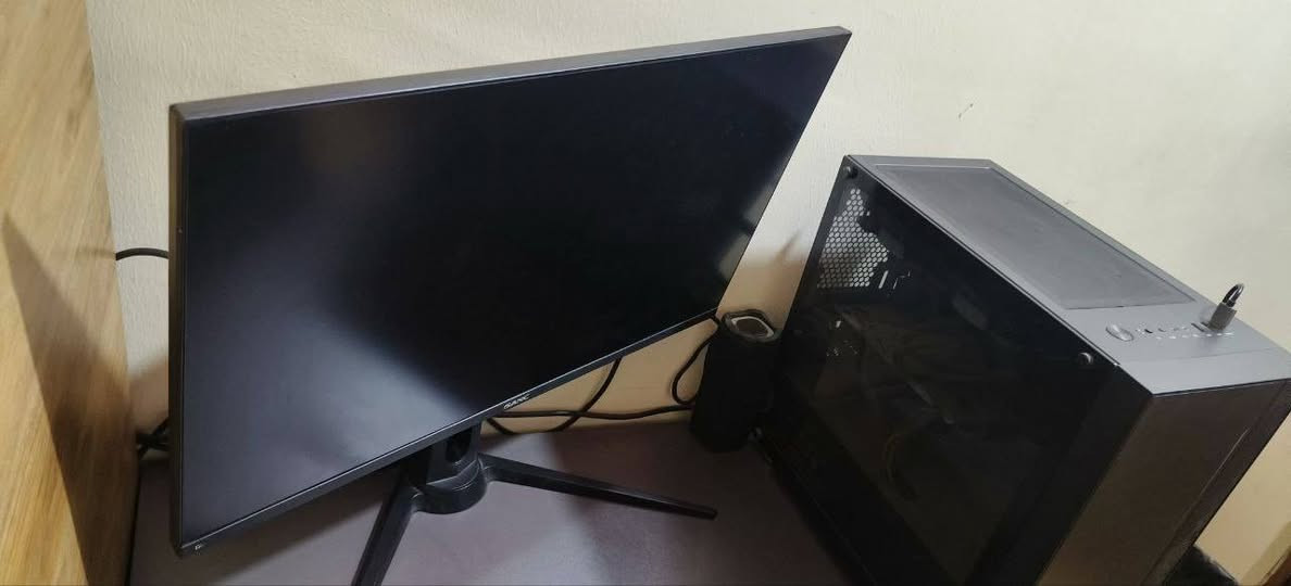 ‏المعالج: Ryzen 5 5600X + تبريد مائي Bykski 240mm
‏
‏المذربورد: ASRock B550M-HDV (PCIe 4.0, M.2 NVMe)
‏
‏
‏كرت الشاشة: GALAX RTX 2060 6GB
‏
‏الرام: 16GB DDR4 ( 3200–3600MHz)
‏
‏Lexar M.2 NVMe Gen4 NM790 (سرعة 7400MB/s) بحجم 1TB
‏
‏الباور: Xigmatek X-Power 600W (80+ Bronze)
‏
‏الكيس: Xigmatek GEMINI Micro-ATX (زجاج جانبي + RGB)
‏
‏شاشة SANC 2k  184HZ
‏
‏كرسي مكتبي وميز خشبي 
‏
‏👉 تجميعة قوية للألعاب 1080p/1440p، المونتاج، والرندرة، مو امزون قطع نظيفات واستعمال قليل والسعر الكلي مع كامل الملحقات الكرسي والميز والشاشه مليون و 200 ابيع كامل وبيها مجال بسيط حك الجيه مكاني بغداد الشعلة


**إذا كنت صاحب هذا الإعلان وتريد حذفه لأي سبب، رجاءا أرسل رسالة إلى الدعم الفني**