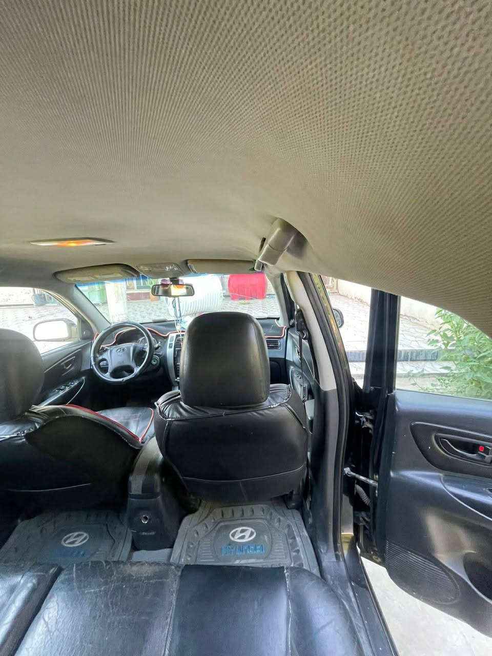 السلام عليكم للبيع  توسان ٢٠٠٨ امريكي مكينه دوش ٢٠٠٠ رقم بابل سياره جاهزه من حداديه تايرات كهربائيات كير حاويه جديد سياره نضيفه وحلوه وجاهزه بيها قطعتين تبديل والباقي كفالة عامه مكان كوت *********** // السعر 103 //
