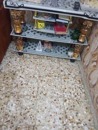 ميز • طاولة • منضدة • ميز للبيع • طاولة نظيفة