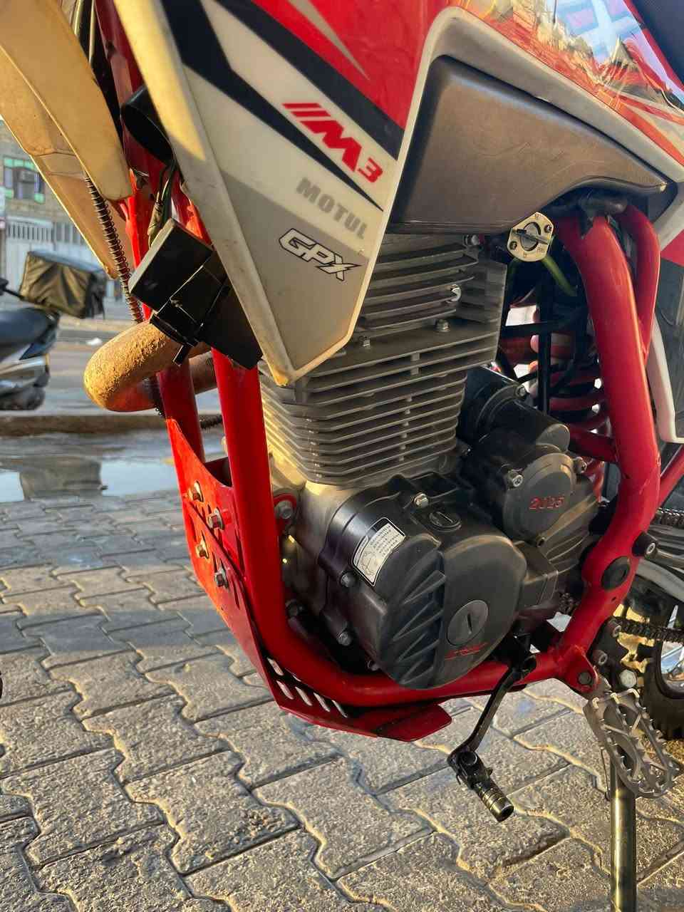 السلام عليكم دراجه قفاز CR-X موديل2025 للبيع دراجه محرك 300cc دراجه خير من الله مابيه كلشي استخدام شخصي مكاني بغدادرصافه الدراجه صالنصه  بلادي رياضي دراجه كلش نضيفه سعره مليون و٦٠٠وبيه مجال ***********

