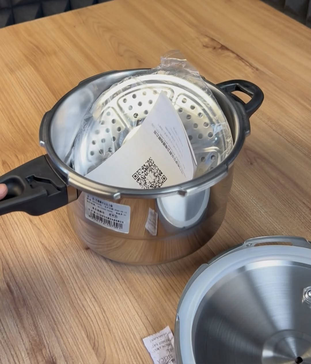 جدر ضغط ستانلس ستيل #اصلي 4لتر  جديد لوك ويا سيبايه  مال مندي الي مهتم يتمم 30 وبل عافيه  يوجد توصيل لجميع المحافظات للاستفسار ولحجز خاص او على واتس ***********
