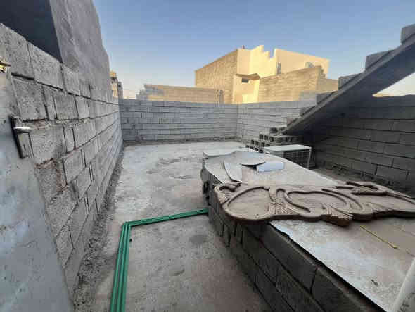 اعلان من #النيزك_للعقار لبيع وشراء الاراضي و الدور الزراعية والسكنية والمقاولات العامة 
--------------------------------------------
دار للبيع  بموقع ممتاز 
موقع البيت - صلاح الدين - قضاء بلد - خلف شاورما عالنار 

يتكون من :

- غرفة
- مطبخ 
- صالة 
- صحيات 
—-الطابق الثاني 
يتكون من غرفة وصحيات غير كاملة 

مساحة البيت : 100م

📄 نوع العقار : سند زراعي وماشين معاملة تمليلك 

--------------------------------------------
للاستفسار والتواصل : *********** - ***********

او زيارة مكتبنا الكائن في - صلاح الدين - بلد - شارع الامير - مقابل عيادة الدكتور قاسم حاتم
