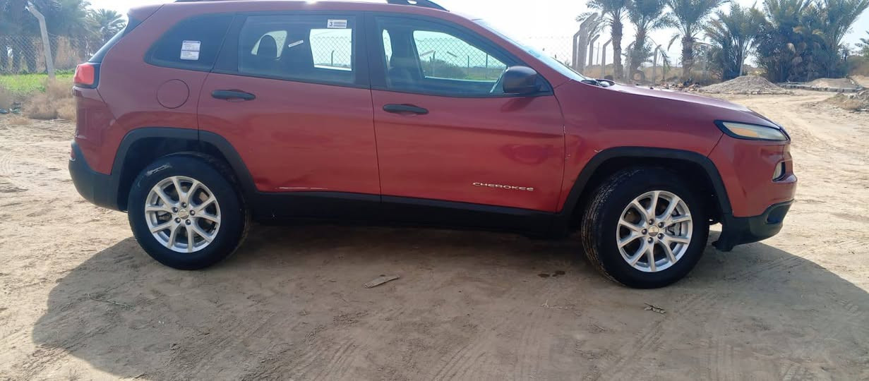 السلام عليكم جيب بزون 2016 للبيع وارد امريكي تبديل بنيد فقط وبيهه رشات صبغ السياره جاهزه كير محرك تخم تاير المواصفات بصمة سويج سايد بريك دكمه تحكمات شاشه صغيره مسجل دمام جهتين قفال سرعه السياره من فئة السبورت السعر 120 وبيهه مجال قليل وتساب***********
