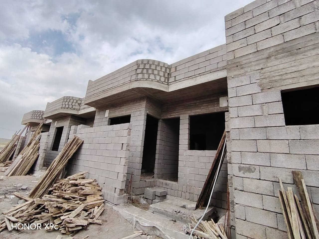 🏠 ثلث هياكل للبيع في حي القوسيات، خلف المدرسة الصينية.

- المساحة: 110 متر مربع لكل هيكل
- يتكون من:
- غرفتين نوم
- هول
- استقبال
- مشتملات
- مطبخ
- كراج
- سند زراعي نموذج 25 حق التصرف، سند أبيض
- وصل بلدية
- خدمات:
- ماء
- كهرباء
- التبليط: 150 متر
- الموقع مميز جدا 🌐، مكان مرتفع
- اساس بادلو حديد، بناء حديث
- السعر: 27 مليون، قابل للتفاوض

للاستفسار:
- ***********
