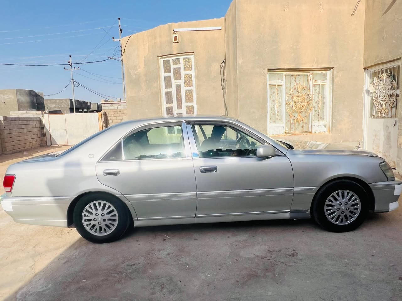 *********** جنون البيع مديل
2000 سنويه الغايت 2027 رقم بصره مشروع وطني
تحویل مباشر سیاره كفاله من الكص ونقل وعيب الشرعي
مكينه 3000 حداده توها 
منفوضه تخم تایر جدید دواخل شرط کارتون لایت زنون
شرط اصلي سياره جاهزه من كلشي تجي وشوف سعر 110 وبيه مجال بسيط
