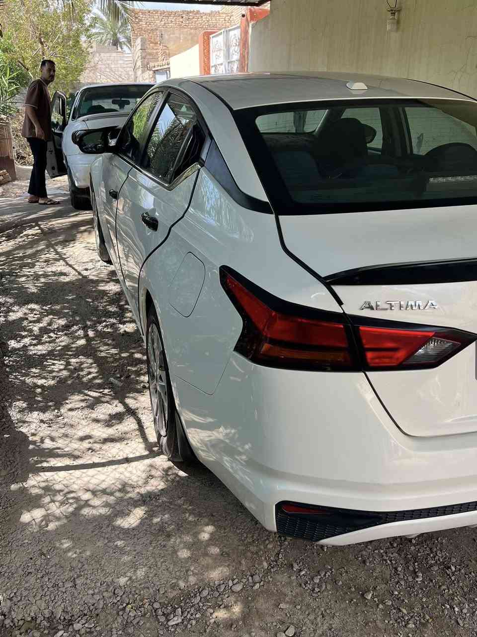 السلام عليكم
نيسان التما موديل 2020 للبيع 

مواصفات S 

السيارة بأسمي تحويل بنفس اليوم 

الضرر مثل ما موجود بالصور 

تدفئة تبريد كشن السائق كهرباء محرك 2500 

السعر 136 وبيها مجال للشراي 

رقم الهاتف ***********
