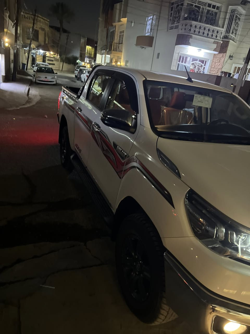 السلام عليكم بيكم هايلوكس 2025 فورويل 4سلندر بريم زيرو ماشيه الف فقط كفاله عامه من كلشي رقم اربيل تحويل او وكاله مكانها بغداد 
السعر ب 338 وبيها مجال 
رقم التليفون ***********
