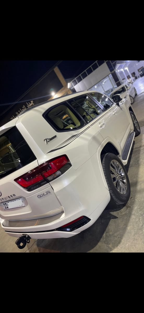 لاندكروز  SASموديل 2022.        GXR
فول مواصفات
السياره مغلفه ppf 
مكينه 4000تنفس طبيعي
اتلث شاشات 
ماشيه 74
بأسمي تحويل مباشر
هاتف ***********
عنوان السيديه
