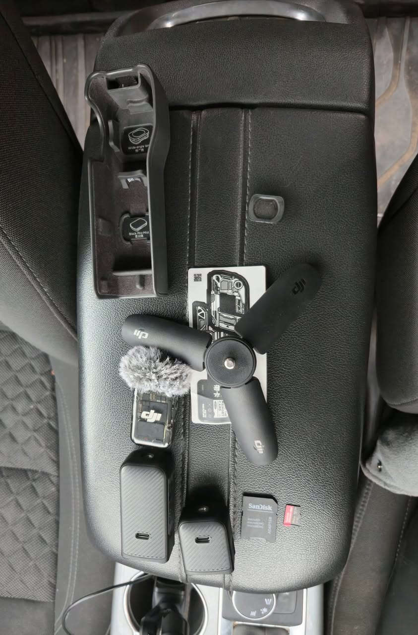 Ozmo Pocket 3 CREATOR COMBO
مستعملة مدة قصيرة كلش(كم ساعة فقط)
شاملة كل شيء مع رام ٥١٢ كيكا
730 الف بيع مستعجل وبيها مجال قليل


**إذا كنت صاحب هذا الإعلان وتريد حذفه لأي سبب، رجاءا أرسل رسالة إلى الدعم الفني**