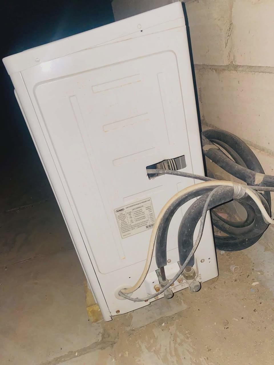 سلام عليكم 
عندي سبلت

طنين

نظيف 

حتى البواري مالتة اشتريتهن قبل فترة ب ٩٠ نحاس

بي فقط ليك الراديتر

ولا يفصل ولا شي يبقى شغال

فقط الليك الي بي

وهاي الصور مالتة
سعره ٣٥٠

للتواصل ***********
