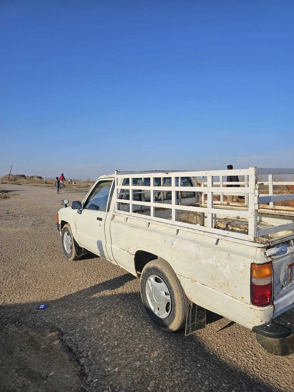 سلام عليكم بيكم للبيع موديل 1985 كير محرك اكسل خير من الله تايرات نص عمر صدر زين السياره مسجله بغداد صدامي بس ما اندل صاحبها ابيع بدون صاحب ابيع مكفوله من  دوله وعشائر السعر 20وبيها مجال  للستفسار اتصل عل رقم ***********
