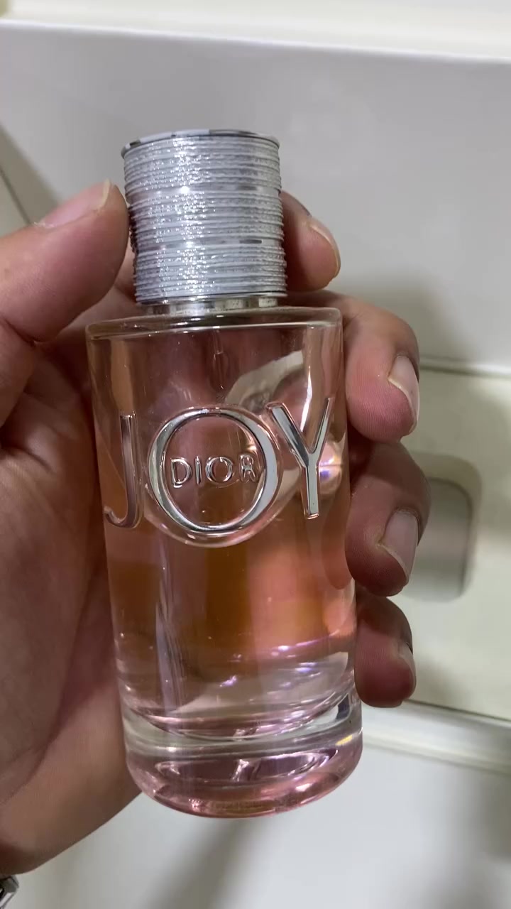 عطر من ديور  جوي
للبيع مستخدم ١٠ مل
سعره ١٢٠ الف 
علماً سعره١٦٠$
***********
