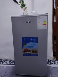 ثلاجه صغيره • نظيفه • الحر