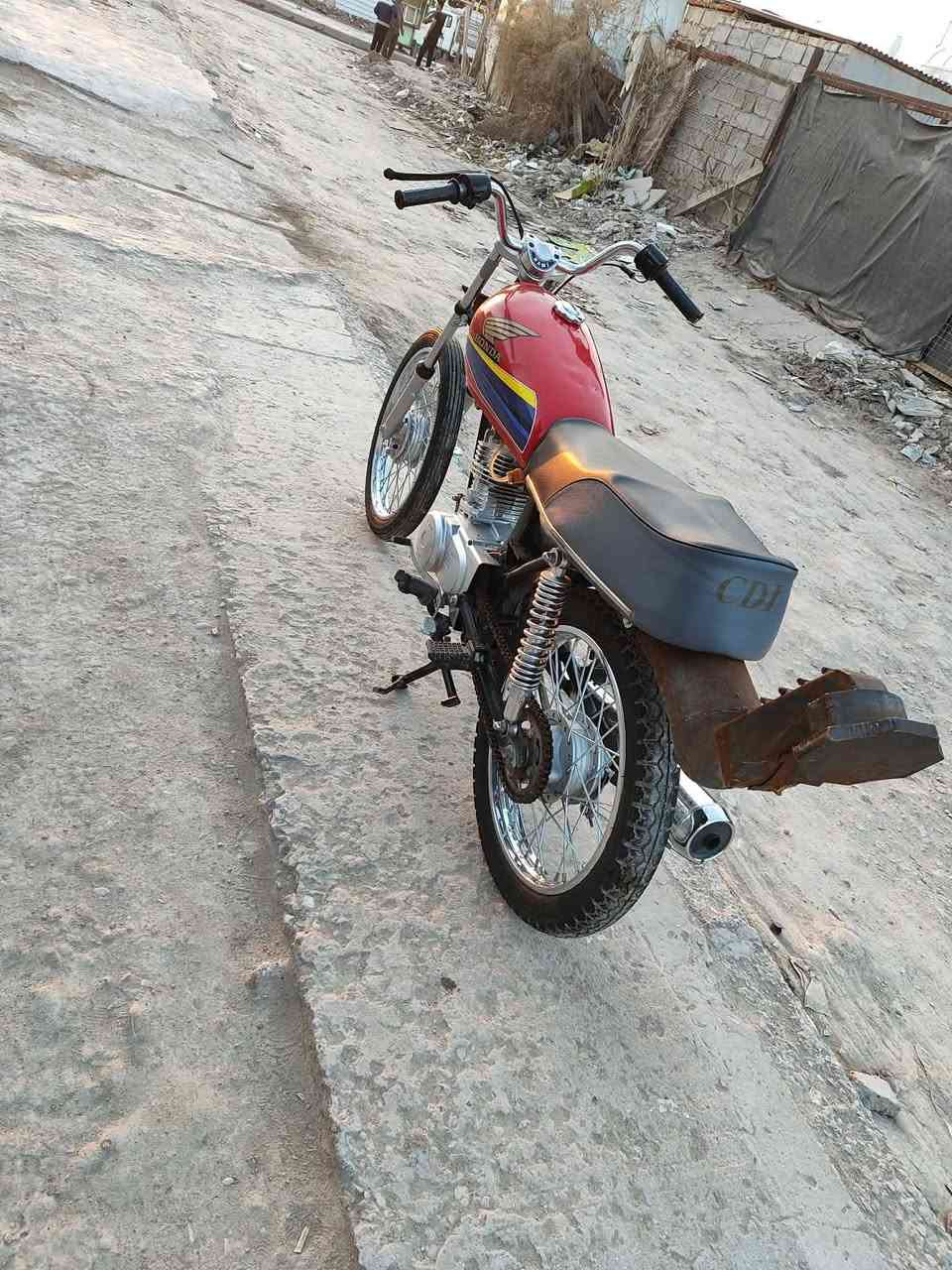 سلام عليكم دراجه شاصي 16ارشه ولتعميره 24 كلهة السعر خاص وشراي بي خير ويدلل ***********
