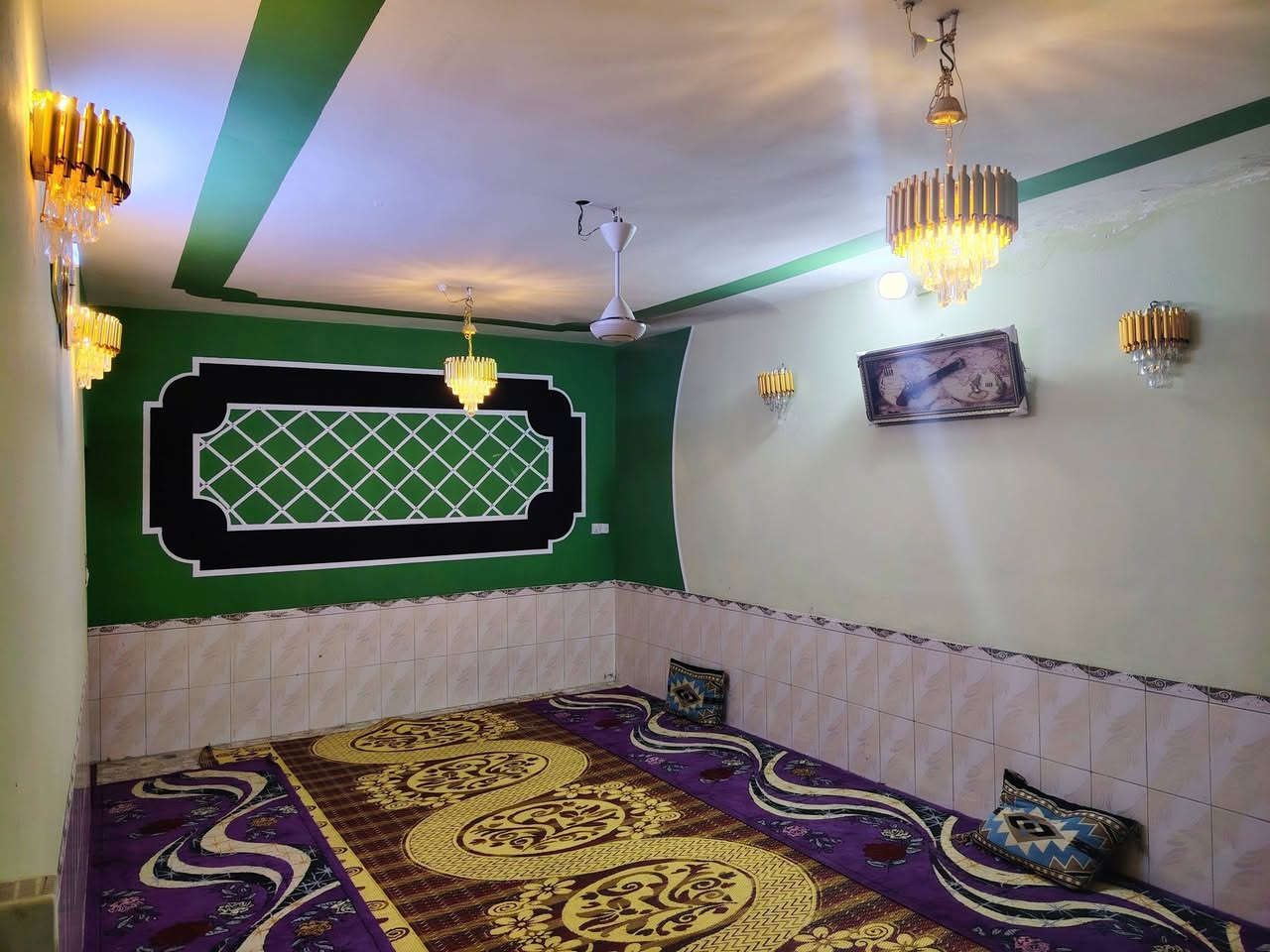 بسم الله الرحمن الرحيم
إعلان بيع بيت
الموقع:بيت حي طارق الوصط 300، طابو صرف باسمي، اول فرع.
المواصفات:
ستقبال كبيره كما موضح 

الواجهة: 12 متر
النزال: 25 متر
يحتوي على صحيات خارجية
حديقة كبيرة وكاملة كما موضح بالصور.

الطابق الأول:

3 غرف نوم كبيرة
صالة كبيرة مع ترك مساحة كبيرة
حمامات داخلية
استقبال كبيرة

الطابق الثاني:

2 غرف
صالة
حمامات داخلية

ملاحظات:

البيت جديد وبناء متين.

للاستفسار:
للمهتمين بالشراء، يرجى الاتصال على الرقم: ***********
السعر مناسب. ونحن في خدمتكم.
