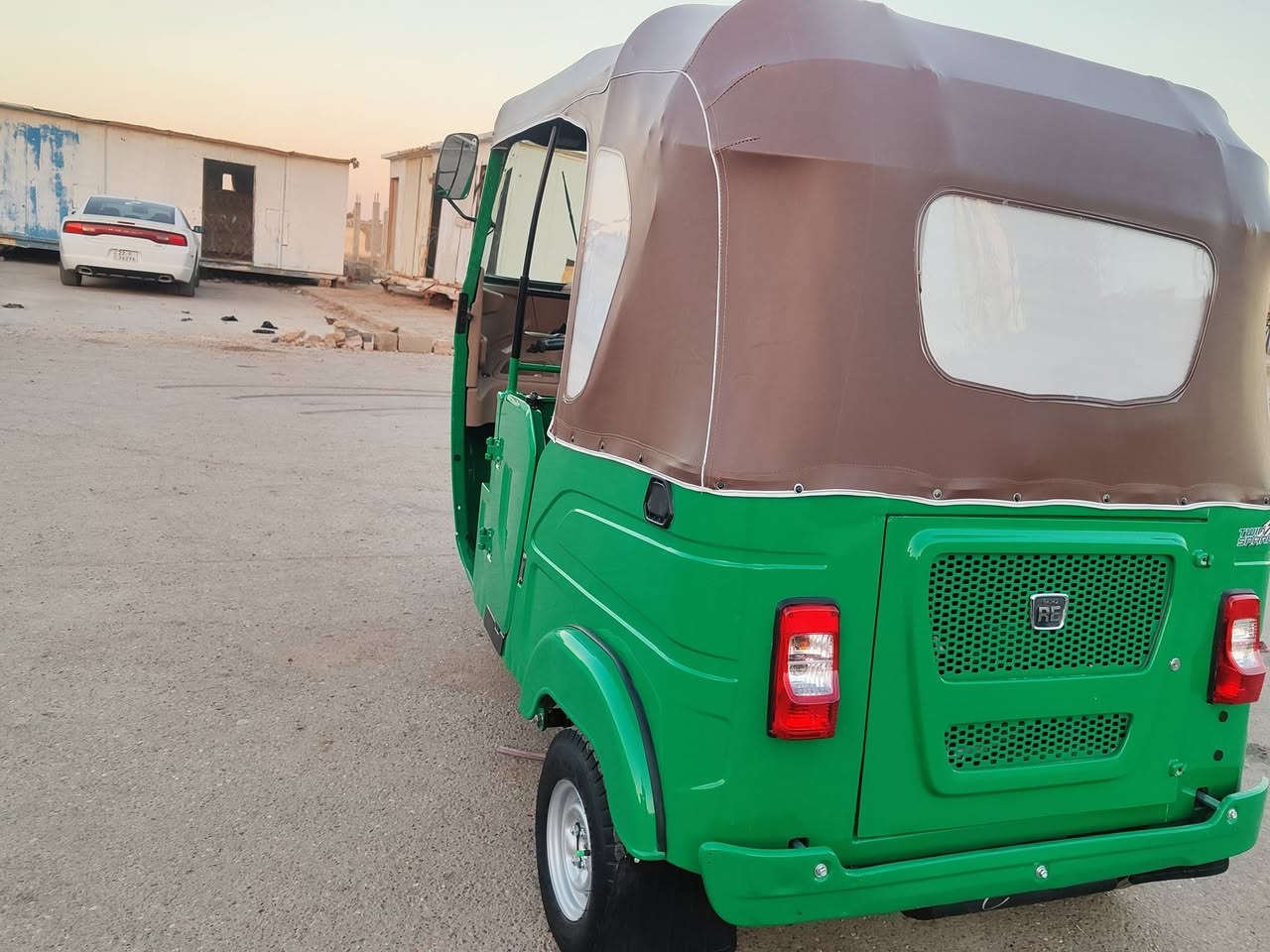 السلام عليكم مرخصة مدير الكروب تكتك موديل 2023اصل مرقم بسمي تحويل ثاني يوم التكتك كفالة عامة كشر ومحرك 
العنوان بغداد مدينة الصدر تقاطع كسرة وعطش 
رقم التليفون ***********
ملاحضة غير متواجد على الخاص
