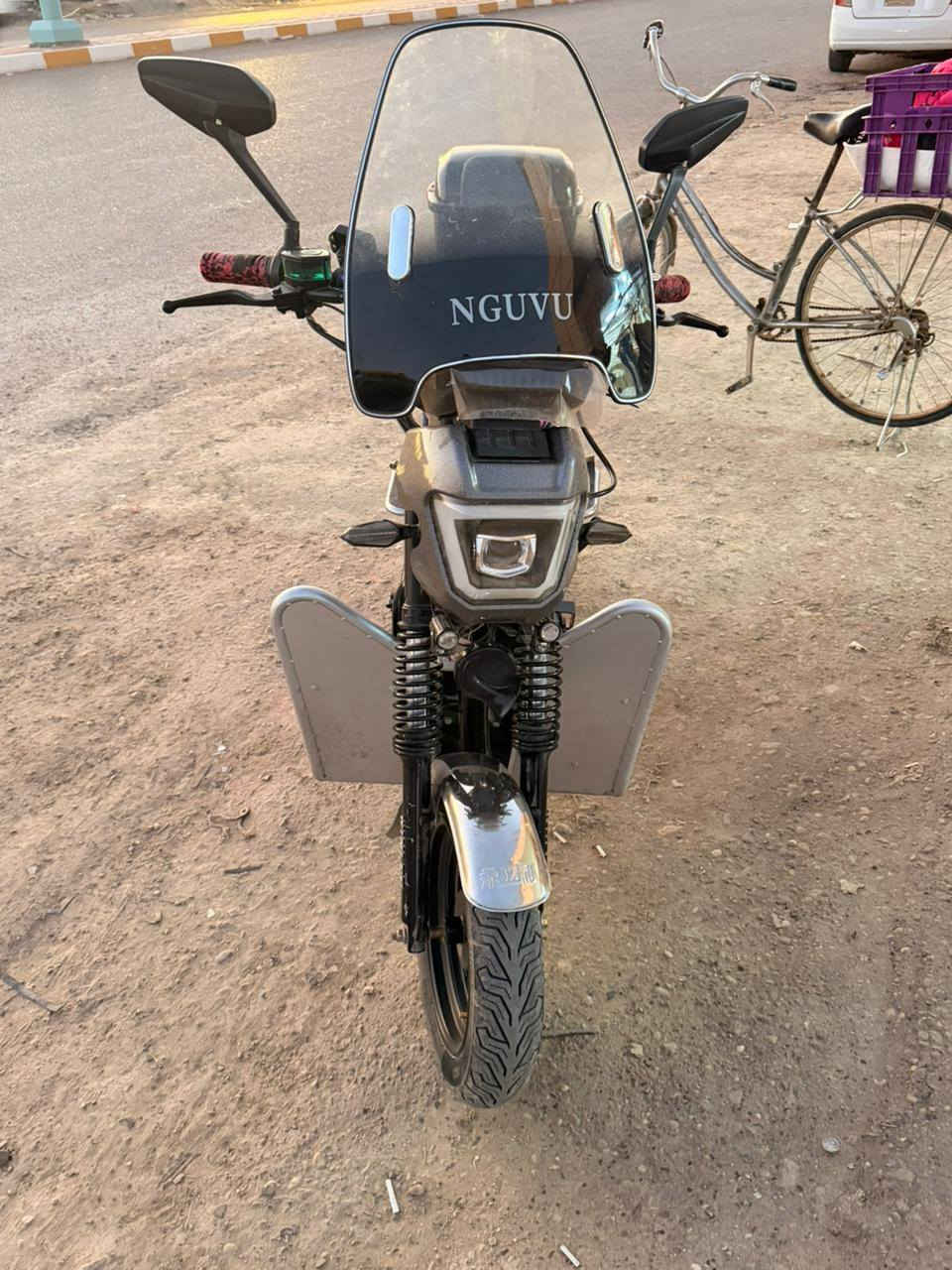 موطور شحن للبيع ست 6 بطاريات ***********
