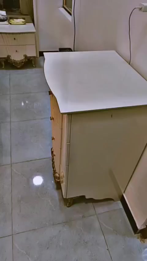 سلام عليكم غرفه تنوم كامله للبيع سعر واحد وربع بيهه مجال مكاني البياع الشهداء ***********وتساب
