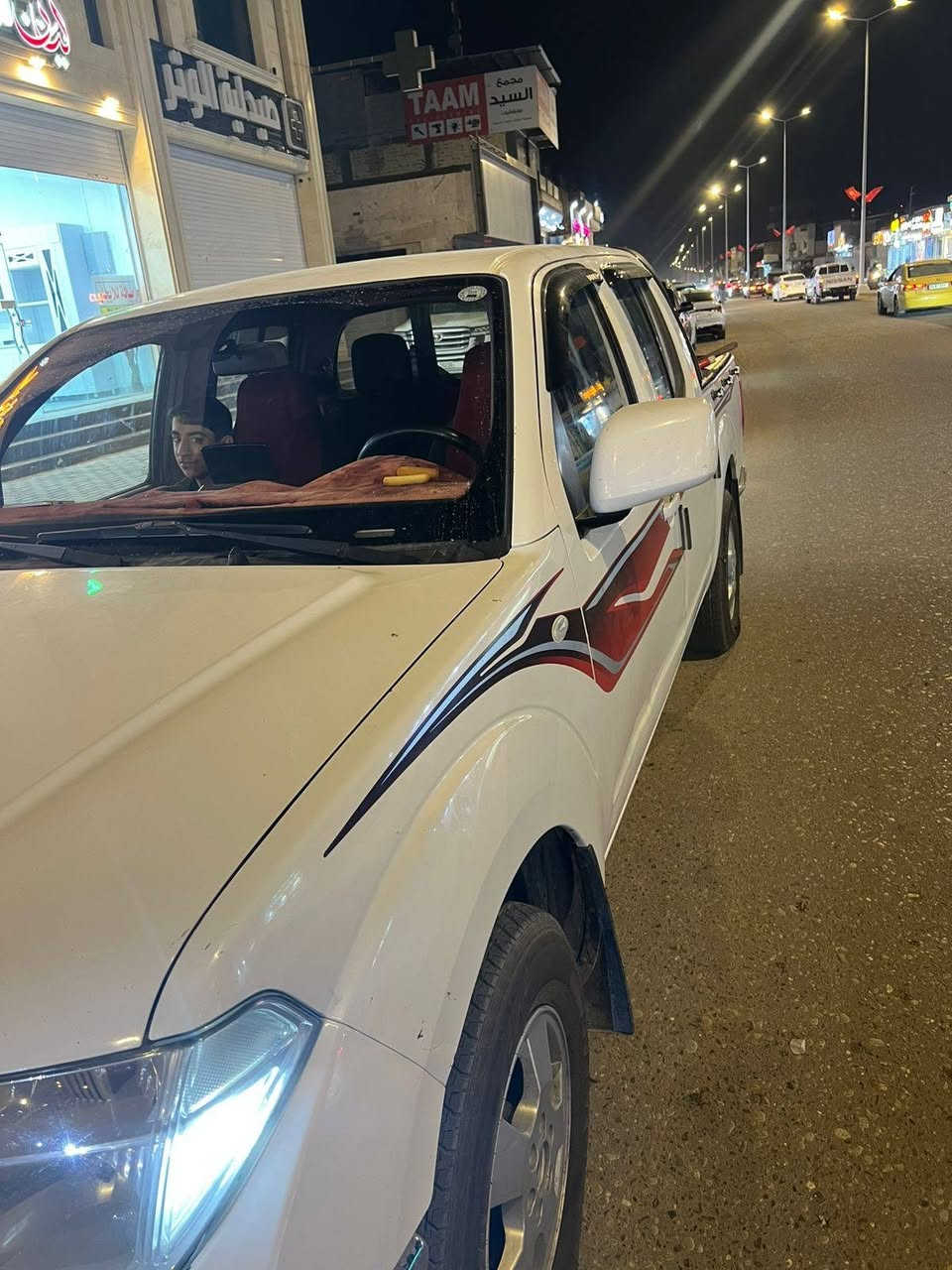 سلام عليكم نيفار للبيع سياره نضيفه بيها شوي خياس بل جملق الخلفي مكينه كير نضيف سنويه 29السعر 125بيها مجال بصيط رقم النقال ***********
