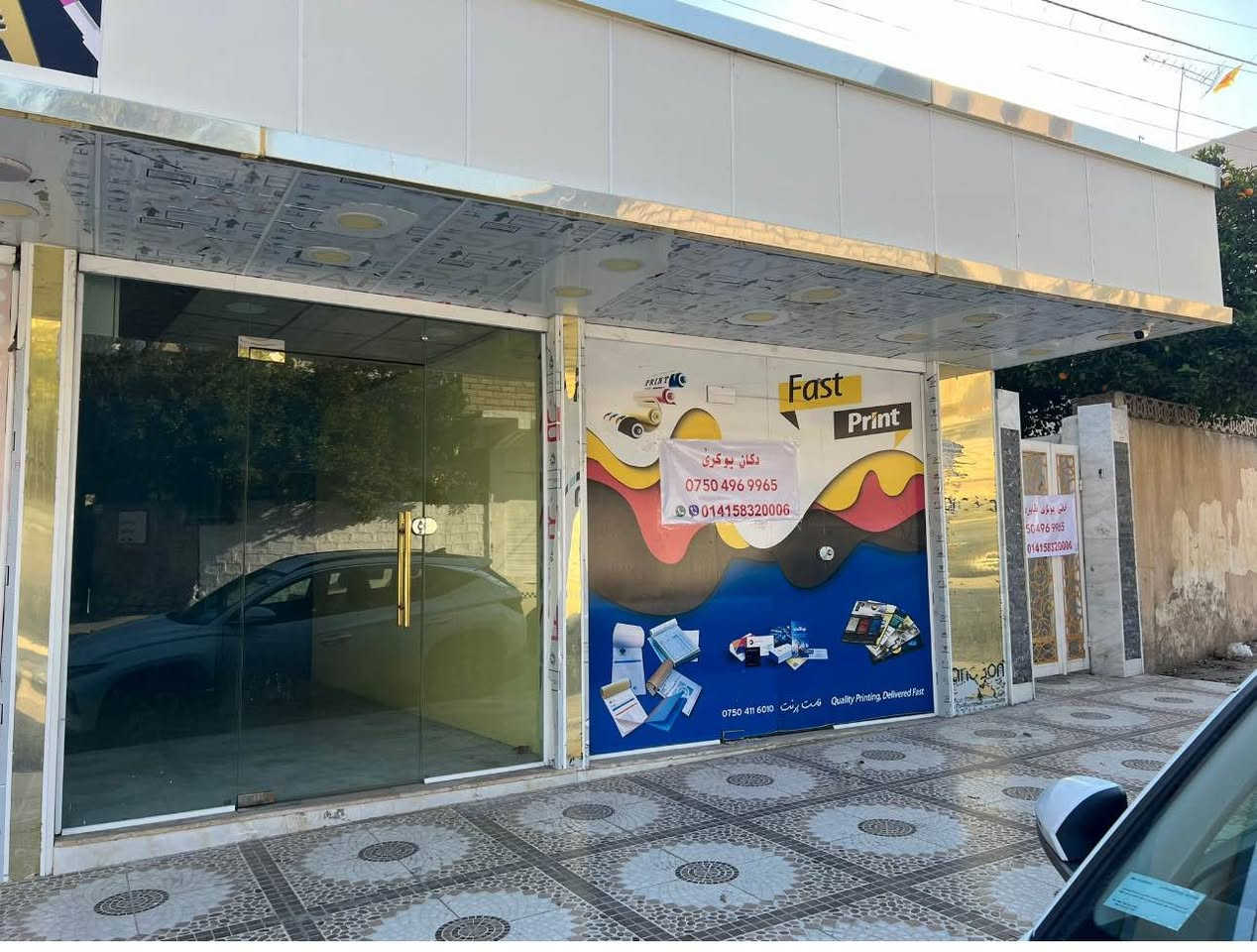 ⸻

🏢 للبيع: بيت تجاري مميّز مكوّن من طابقين

📍 المساحة: 325 م²
🔧 الحالة: مجدّد بالكامل
🏪 الواجهة: دكانان تجاريان (أحدهما يحتوي على مخزن بمساحة ١٠٠م)

🔹 تفاصيل الطابق الأول:
 • 5 غرف
 • 3 صحيات
 • غرفة واحدة سويت
 • مطبخ
 • هواء داخلي

🔹 تفاصيل الطابق الثاني:
 • 3 غرف
 • 2 صحيات
 • مطبخ
 • هول داخلي

🔹 الدكاكين:
 • لكل دكان صحيات مستقلة
 • مناسبة للاستثمار أو التأجير التجاري

✅ موقع مناسب للسكن والاستثمار
✅ بناء عملي وتشطيب حديث
✅ فرصة ممتازة للتجارة أو السكن مع دخل ثابت

📞 للاستفسار والمزيد من التفاصيل يرجى التواصل على الخاص

***********
+١٤١٥٨٣٢٠٠٠٦ دهوك, العراق
