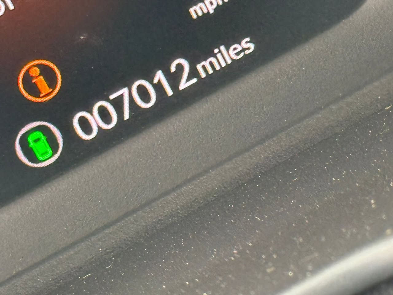 السلام عليكم
هوندا اكورد سبورت 
موديل 2024 
ماشيه 7,000
ضرر السياره بسيط جدا باب خلف الراكب فقط و مبدل لون بدون قطره صبغ و بيها اقل الشبر صبغ بالهلال مال جاملغ موضح بالصور السياره مابيها اي ضرر بالدواخل 
مواصفات السياره فول مال السبورت 
مواصفات السياره معروفه فول
مكان السيارة بغداد حي الخضراء 
السعر 224 ورقه وبيها مجال بسيط
رقمي ***********
