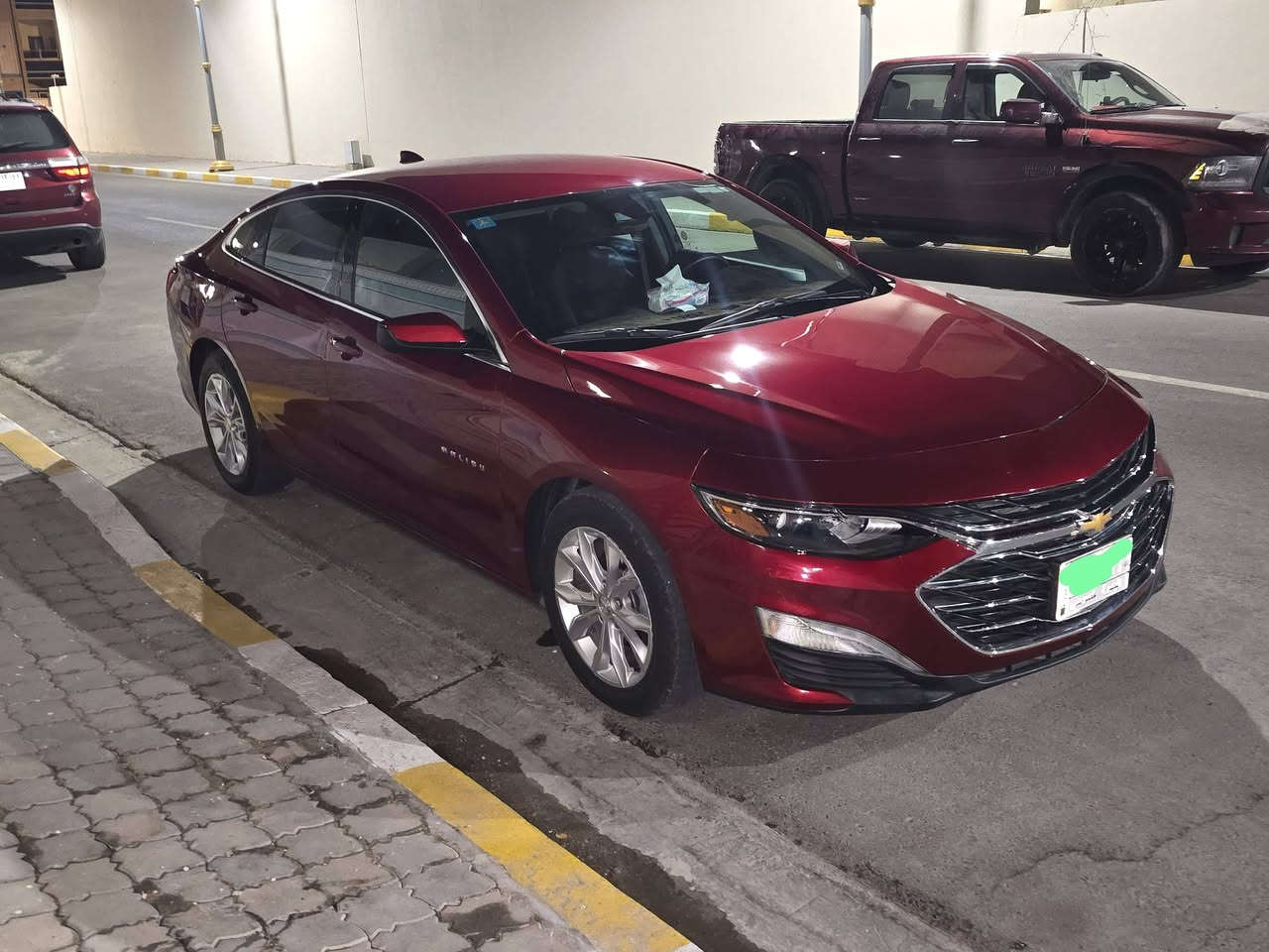 السلام عليكم
* للبيع ماليبو 2025 احمر 
* الفئه LT السيارة جديدة ونظيفة ماشية 31 الف ميل
^المواصفات :

داخل مخمل اسود 
* شاشه + كاميرا دواره 
* نظام ECO + نظام auto stop
* لايتات عادي مع كشافات دعاميه LED
* بصمه ابواب مع بصمه جنطه مع تشغيل عن بعد
*تحكم فول كهرباء لكرسي السائق 
*سستم صوت وتبريد قطعتين 
* تحكم ستيرن جهتين بلوتوث وحاكيه وكروس سرعه 
شاشه كبيره نظام واي فاي ونظام خرائط وتحديد مسار
* نظام ABS مانع انزلاق 
* حساسات خلفية
* السيارة معوقين بصرة والمعوق اقاربي وتستلم وكالة عامة السيارة مرقمة كاملة 
* ضررها مدكر امامي مصبوغ نفسة
 السعر 152
للاستفسار *********** ومكان السيارة البصرة / الحكيمية
