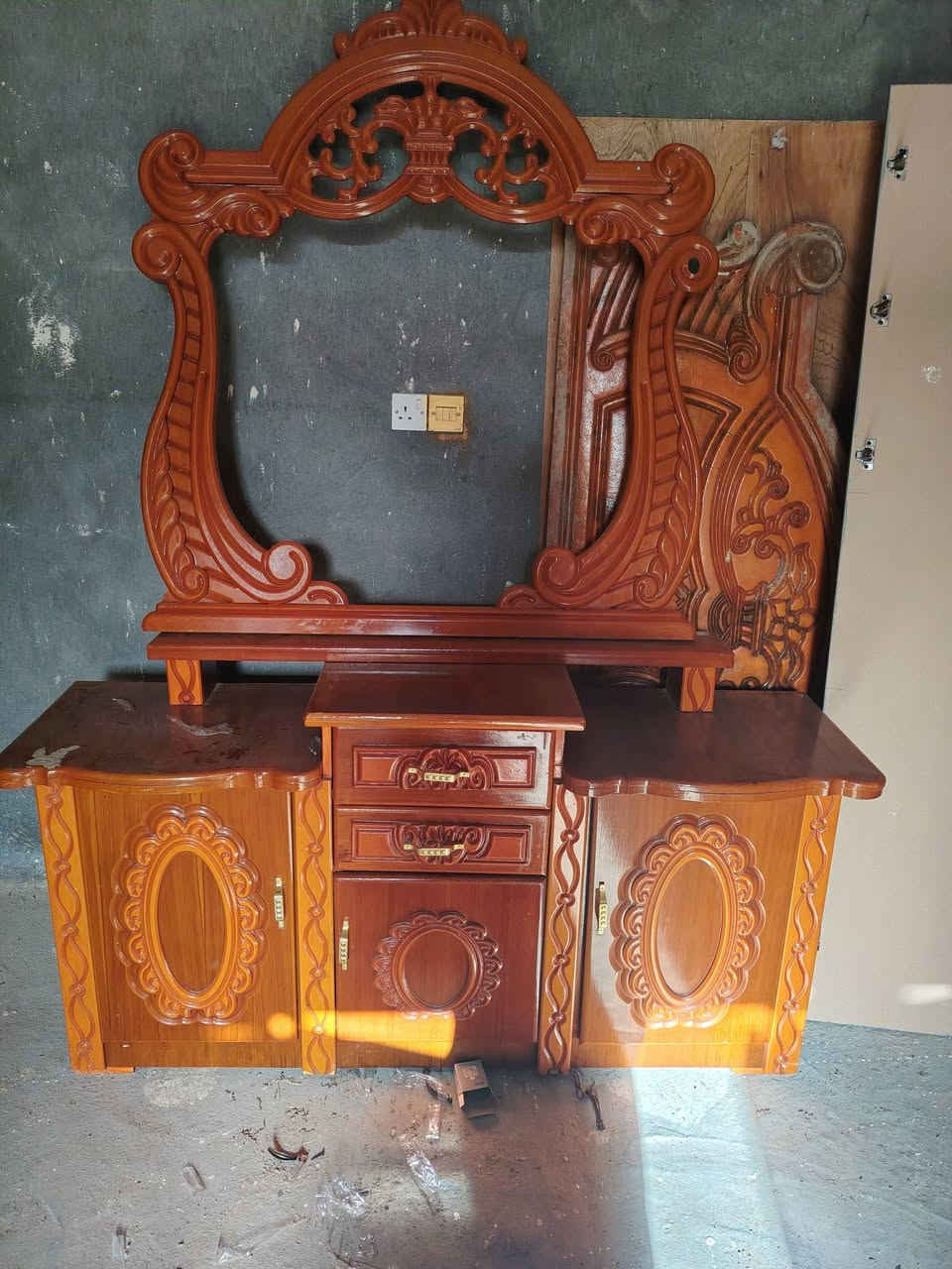 غرفه ام ستة نظيفه وجاهزه اي نقص مابيه الجام موجود العنوان ذي قار قضاء الغراف قرب علوة الأسماك محل نجارة أثير *********** السعر ٧٠٠ وبيه مجال لشراي
