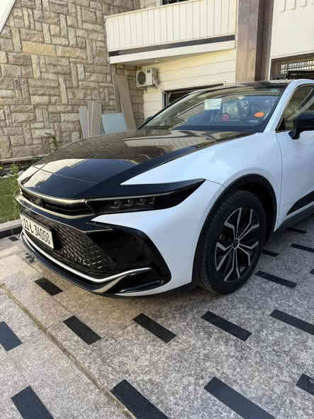 تويوتا كراون وكالة عبداللطيف جميل
Two colors  2023
( رقم مميز ) هزة + رقم الجديد
مكفولة من بارد وتبديل ودبل كود وصبغ 
فول مواصفات بريميوم
محرك 2500 هايبرد
فتحة
لايت 4 عدسات
شاشة جبيرة + كيجات ديجيتل
سستم صوت JBL + دمام خلفي
5 كاميرات 360 درجة
رادار امامي + مانع تصادم + تحدي مسار رادار خلفي + مانع تصادم خلفي رادار جوانب + نقطه عمياء
(ماشية 41 الف كم )
بردة كهرباء
نحكم مقاعد امامي كهربائي
نحكم مقاعد خلفي كهرباء
مقاعد جلد كريمي
مقاعد تبريد 
ميموري كشنات
ويل 19 إنش

مكان السياره بغداد معارض البياع معرض سيدار 

اتصال او واتس اب 
***********
