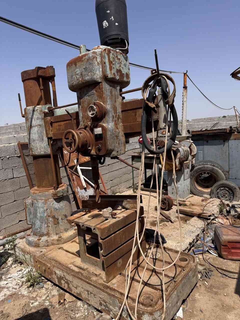 للبيع دريل حجم كبير جدا
3فيز 
شغال جاهز
العنوان الناصرية قضاء الفجر
للاستفسار***********
***********
