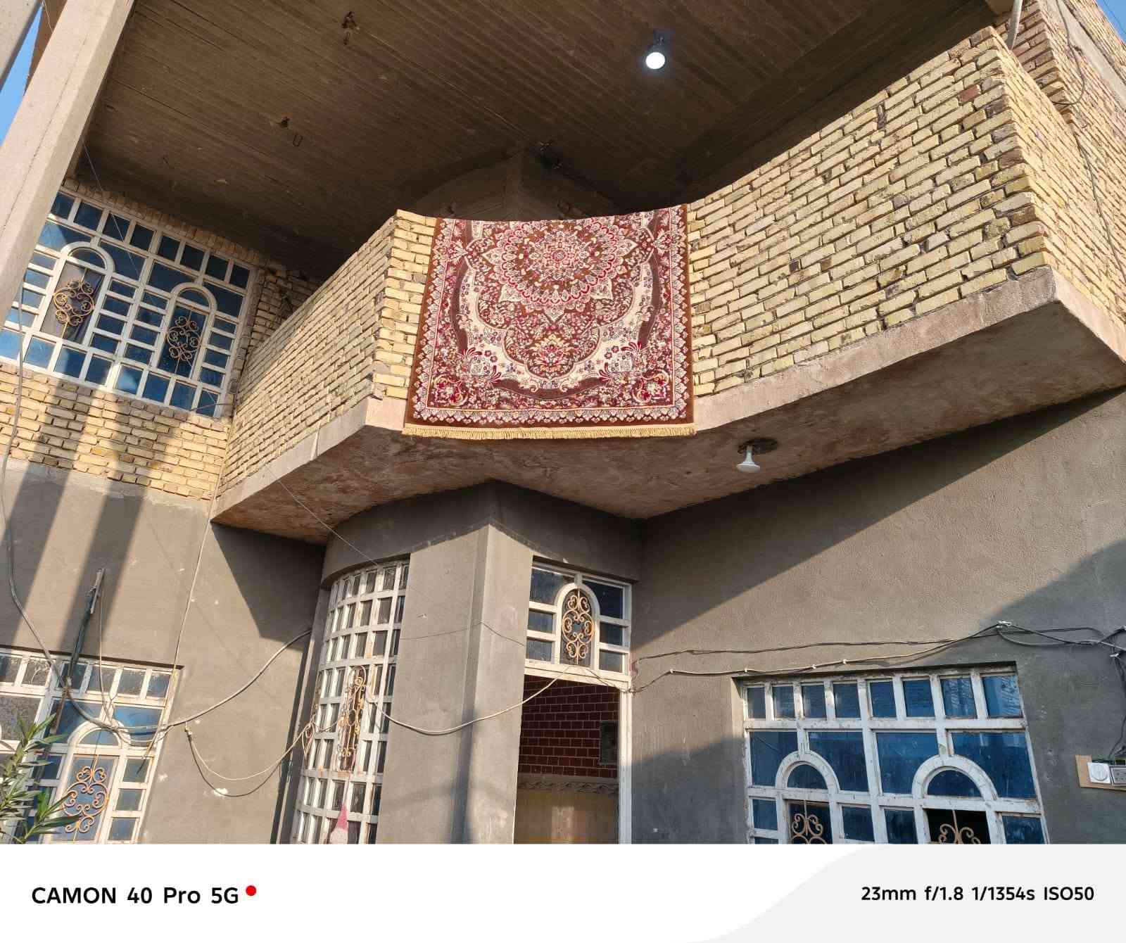سلام عليكم بيت مساحه 250م واقع حال 300م بيت طابوك كونكريت طابقين يحتوي عله 7غرف وصالتين ومطبخ كبير مكان سوق الشيوخ قريه النصر للاستفسار اتصل عله ***********
