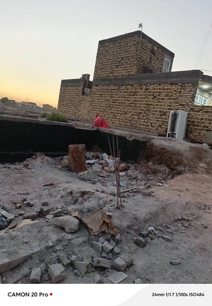 يالله بتلو للبيع مساحه 200۾+ينباع منه100عادي وذا 200هم مو مشكله عليه شارعين سند25 بسم راعيه كهرباء مي مجاري كله فول بتلو متعوب عليه دفانه حلو ومرتب سعره42وبي مجال للشراي الاستفسار اكثر ***********

